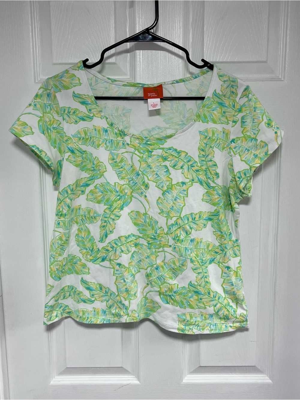 hearts of palm White Scoop Neck Tee with Green Leaf Print Size L